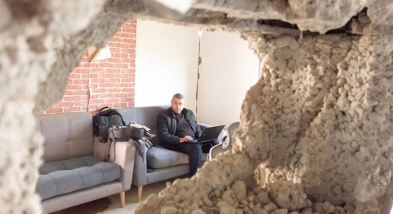 Gaza radio station re-opens, bringing voices from the rubble